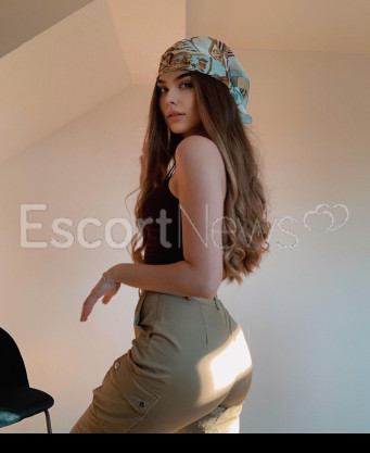 Photo escort girl Lari: the best escort service